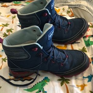 Ahnu waterproof hiking boots size 8.5